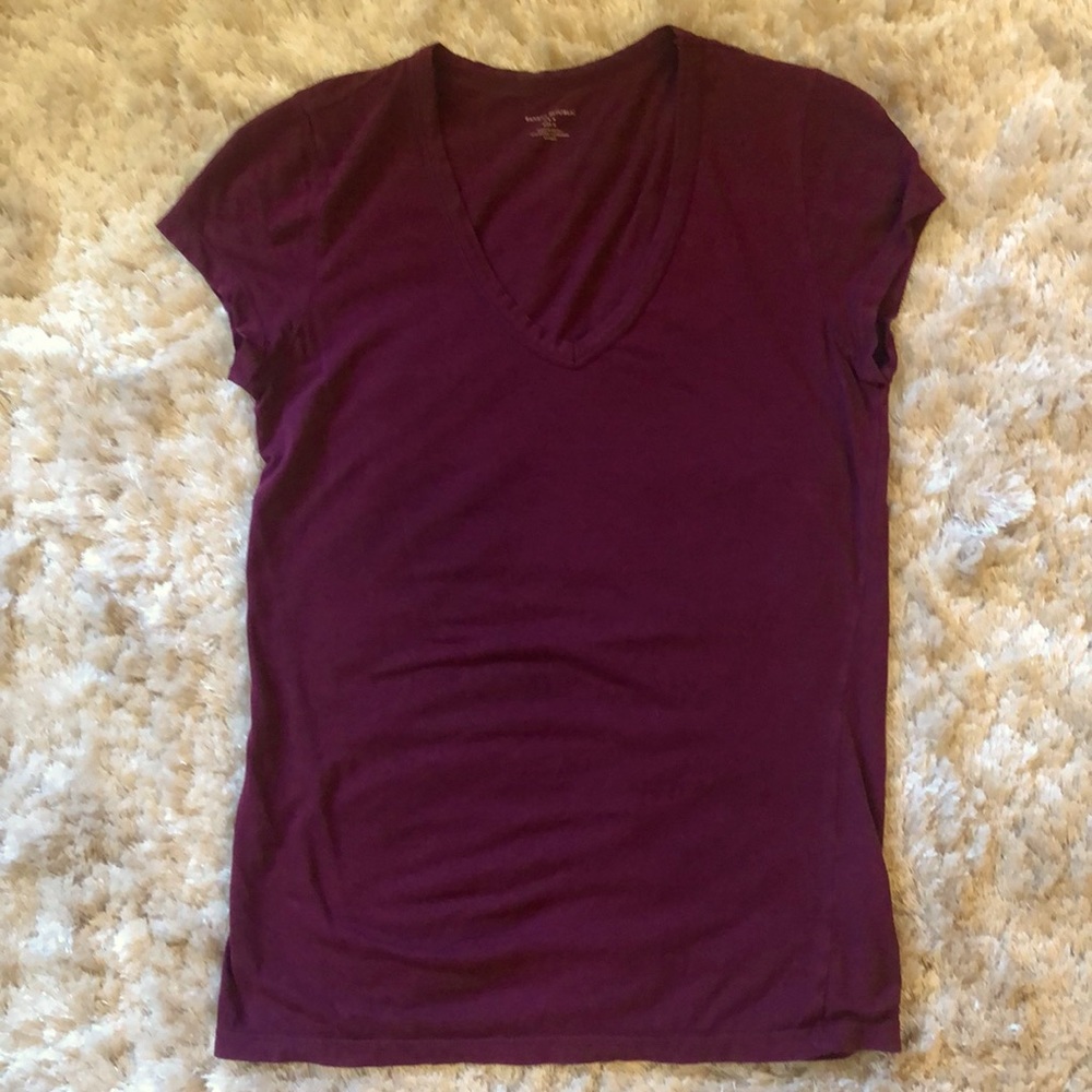 Maroon Banana Republic tee